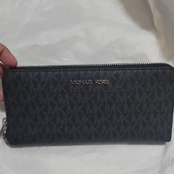 Michael Kors Black Wallet - Picture 1 of 4